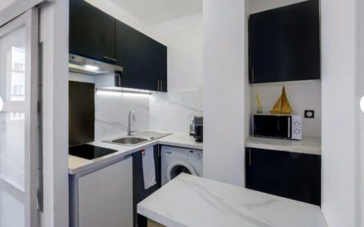 Studio pour étudiant 25m2 Port de Nice – bien lire svp