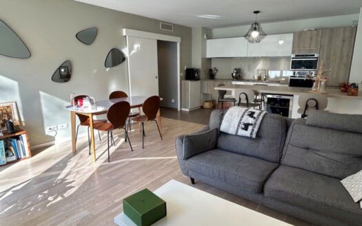 Grand appartement 3 pièces de 69 m² avec un grand espace de vie et une terrasse, dans un immeub