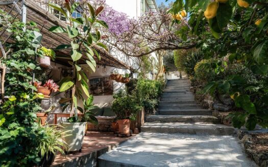 MAISON FAMILIALE 6 CHAMBRES AVEC JARDIN, GARAGE ET APPARTEMENT À 800M DE LA MER – UN BIEN