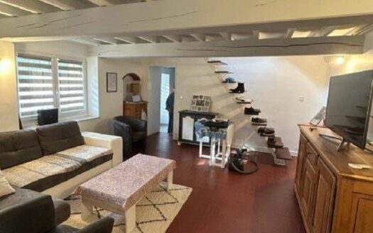 Maison 97 m² avec cour, dépendances et rénovations récentes