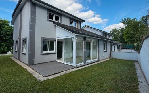 Pavillon 7 pièces, 5 chambres, 147 m² garage 2 voitures, terrasse et Jardin