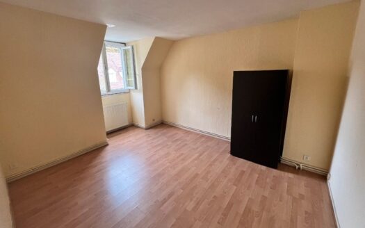 Maison mitoyenne 3 chambres avec jardin et garage – Impasse calme