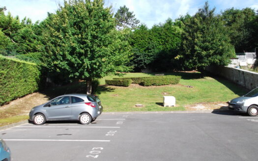 T2 AVEC JARDIN, PARKINGS ET GARAGE – À 2 MINUTES À PIED DE LA GARE