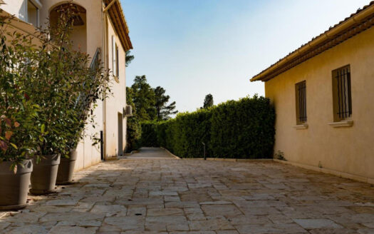 IDEAL FAMILLE/INVESTISSEUR GRANDE VILLA  AVEC VUE IMPRENABLE SUR LES GORGES DU LOUP