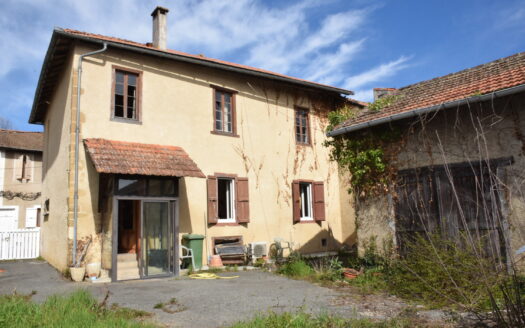 MAISON DE VILLAGE DE 150M2 4 CHAMBRES, DÉPENDANCE IDÉAL FAMILLES OU PROJET DE RÉNOVATION