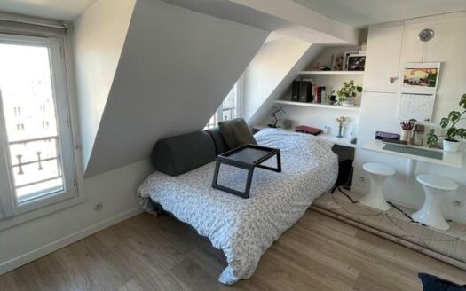 Studette 13m2 refaite à neuf dans un immeuble de standing