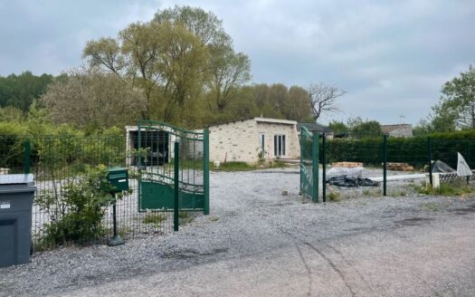 MAISON à FINIR DE RÉNOVER  avec grand garage –  opportunité à petit prix