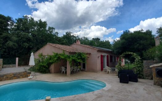 Villa plain-pied de 121 m2 avec Piscine chauffée et panneaux solaires