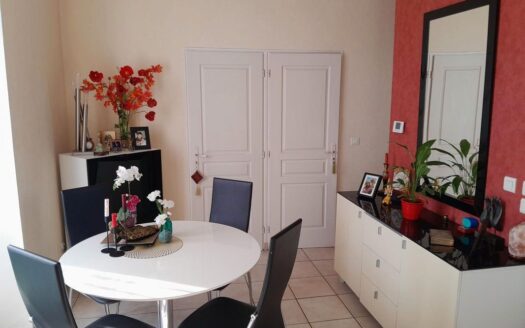 Aix-les-Bains – Appartement lumineux avec balcon, en plein centre-ville et à deux pas de la gar