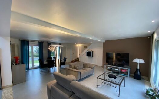 Maison individuelle rénovée à vendre au parc de Lésigny 148 M²