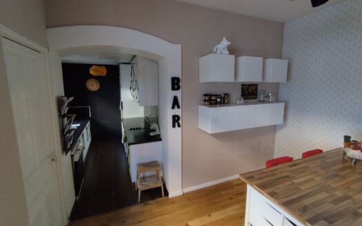 Maison de ville spacieuse – 6 Pièces – 145 m² avec terrasse privative