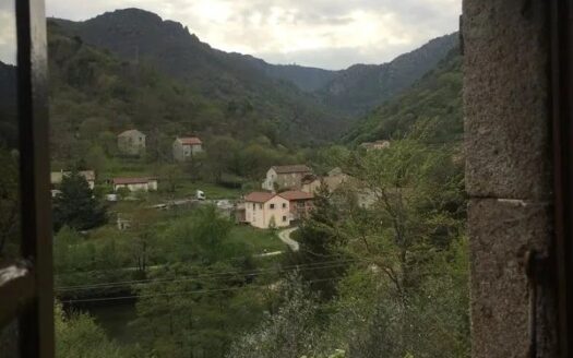 Maison de caractère en pierre de 43m² en Ardèche