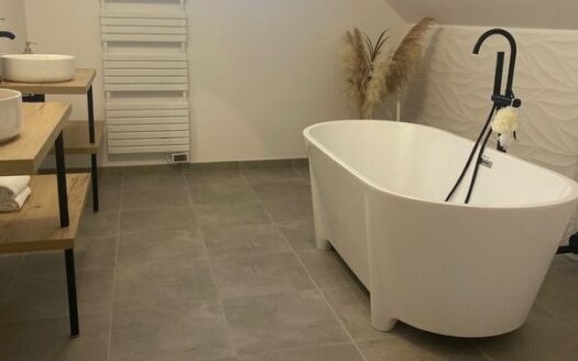 Maison moderne 195m² – Grand terrain de 2738m²
