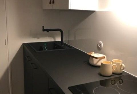 Studette 13m2 refaite à neuf dans un immeuble de standing