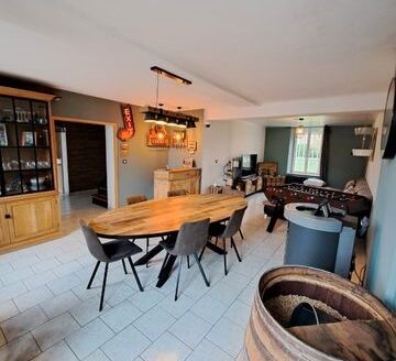 Ancien corps de ferme rénové 192m²