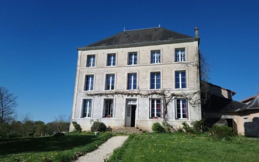 1/3  Rare : Grande maison de maître. Classe D
