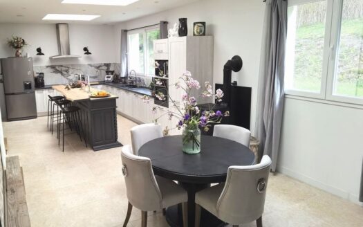 Maison 6 pieces en pierre entièrement rénovée – Vallon de Véronne (Agen)