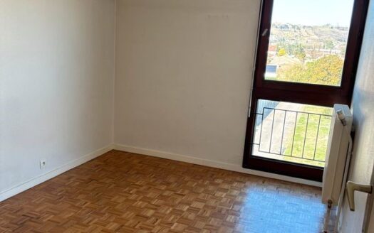 Appartement de type T3 ALBI, 4 Square Michelet – 2 Chambres. Belle vue sur la cathédrale