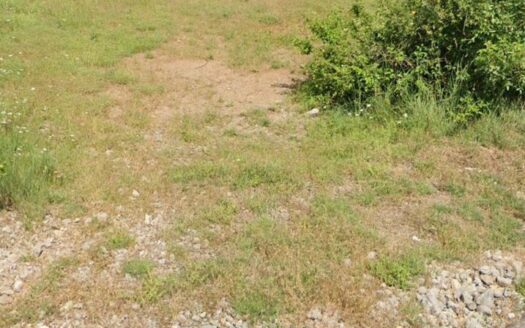 1/3  Jolie terrain de loisir proche des Vans