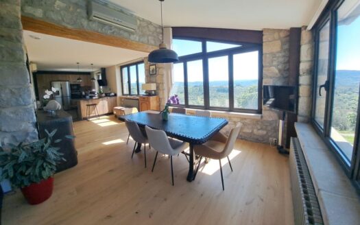 Proche Aubenas et Ruoms maison pierre 188m2
