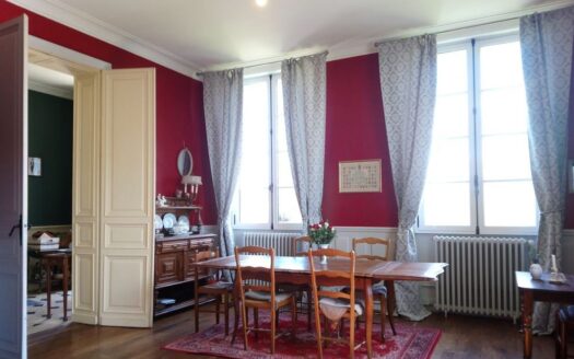 1/3  Rare : Grande maison de maître. Classe D