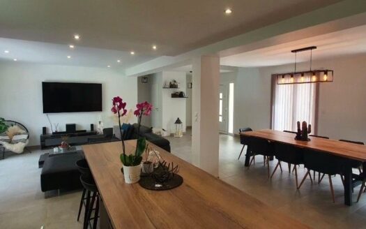 Maison moderne 195m² – Grand terrain de 2738m²
