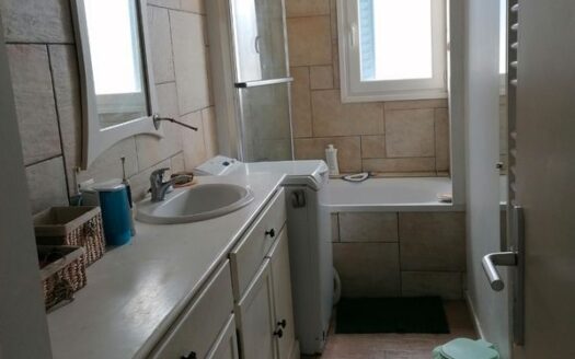 Appartement traversant 7ème etage /8