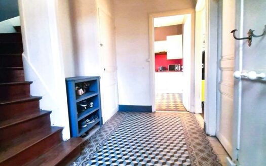 Maison de ville indépendante avec jardin arboré – 130 M²