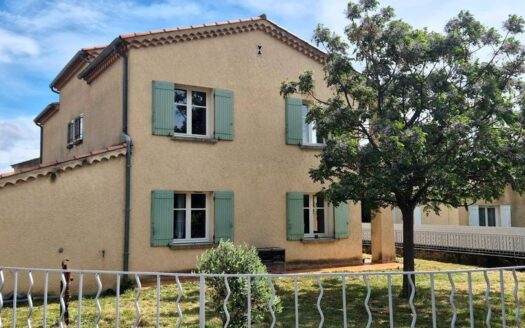 Maison 7 pièces – 198 m²
