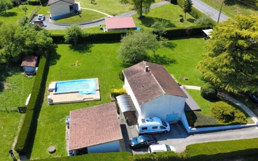 Maison individuelle avec dépendances