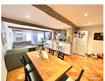 Maison de village avec toit terrasse