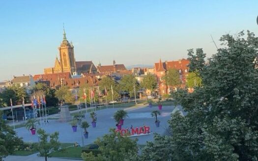Charmant appartement lumineux 102 m2, sur Colmar avec belle hauteur sous plafond