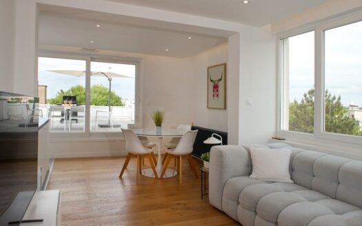 TRES BEL APPARTEMENT T4bis/3 ch. Avec rooftop unique de 80m2 (à 5mn du Vieux Lille) COUP DE COE