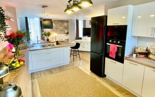 Maison rénovée avec goût 4 chambres -terrain 596 m2 coup de coeur assuré