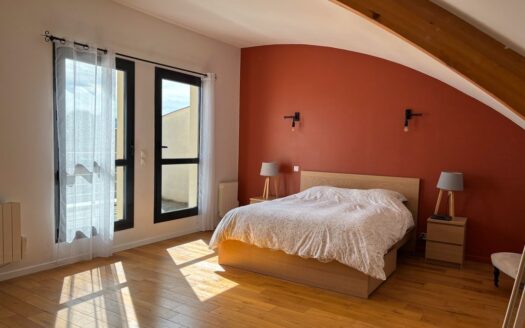 Belle maison contemporaine de 5 pièces, située dans le secteur prisé de la petite garenne à Col