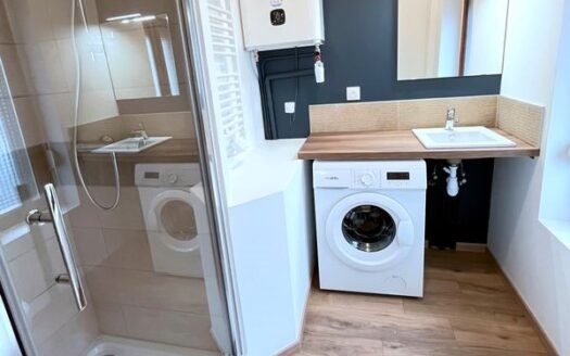STUDIO refait à neuf, meublé et loué • 7800/an • Investissement CLÉ EN MAIN • Rentabilité 7,5%
