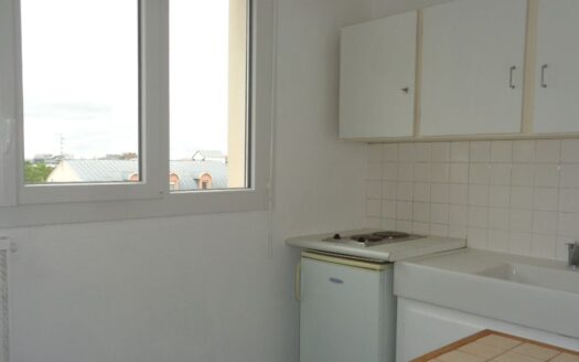 STUDIO T1bis 23m2 DIJON FACULTES rue d’Auxonne CUISINE SEPAREE avec MOBILIER Chauffage urbain