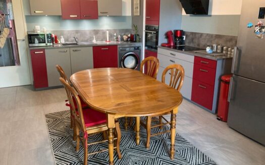 Rare sur le secteur : 3 pièces lumineux avec ascenseur, balcon et grand garage
