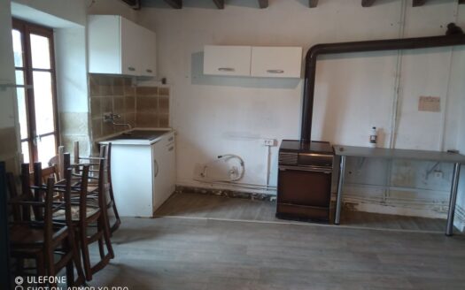 Petite ferme a renover avec 1574 m2 de terrain