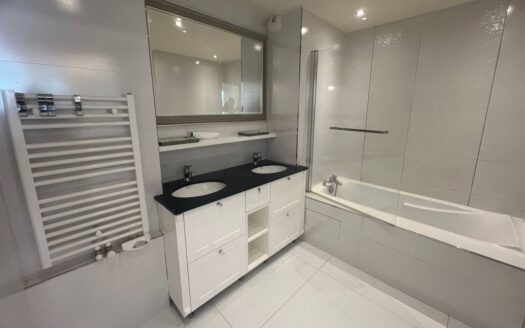 F4 de 76M2 cuisine équipé et salle de bain sur mesure