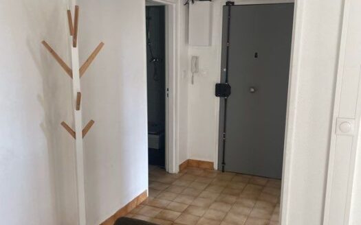 ANGOULÊME – appartement 80m^2 idéal pour colocation 3 chambres 3 salle d’eau cuisine ouverte su