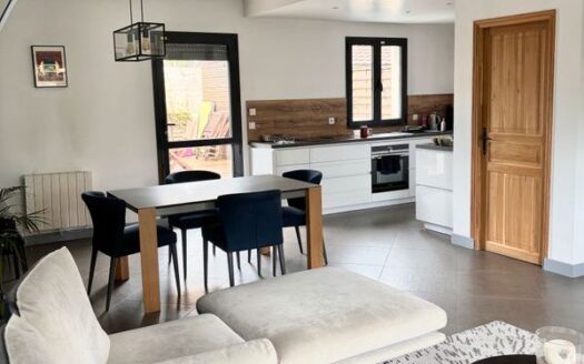 Belle maison contemporaine de 5 pièces, située dans le secteur prisé de la petite garenne à Col