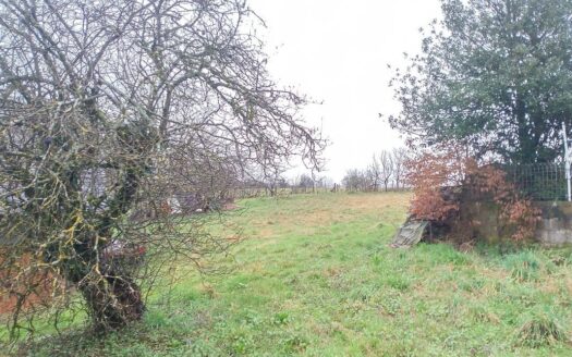Petite ferme a renover avec 1574 m2 de terrain