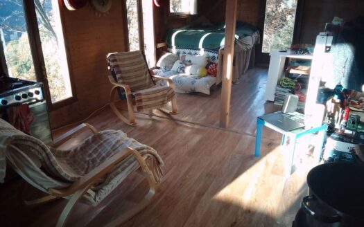 Chalet cabanon avec terrain 8000 mètres carrés. Alpes Maritimes