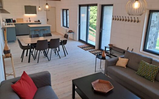 Ancienne grange rénovée – 92 m² habitables – Grand jardin – Parc des Volcans