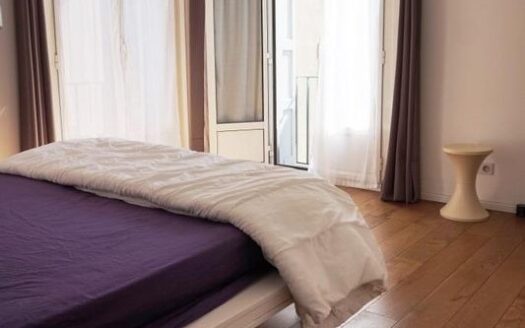 Unique : superbe loft en « rooftop » T4 de 120 m² hab env. + terrasse 40 m² env. Centre histori