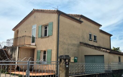 Maison 7 pièces – 198 m²