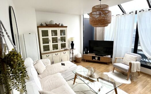 Appartement moderne 3 pièces dernier étage meublé