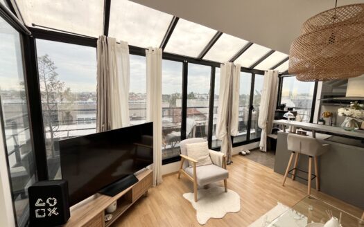 Appartement moderne 3 pièces dernier étage meublé
