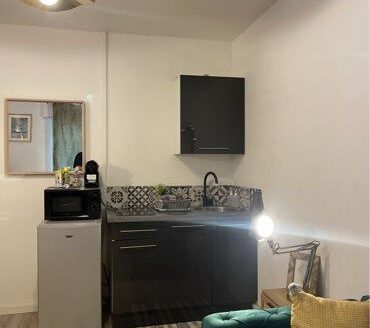 Studio 17 m² face à la gare – Bel immeuble en cours d’isolation